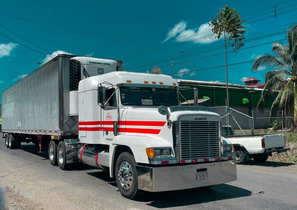 Dry van freight specialists offering FTL and LTL shipping