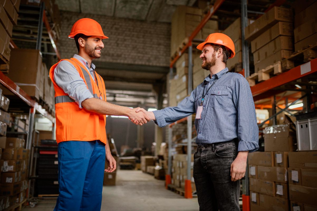 How It Works 2 How freight booking works with Pharo Logistics